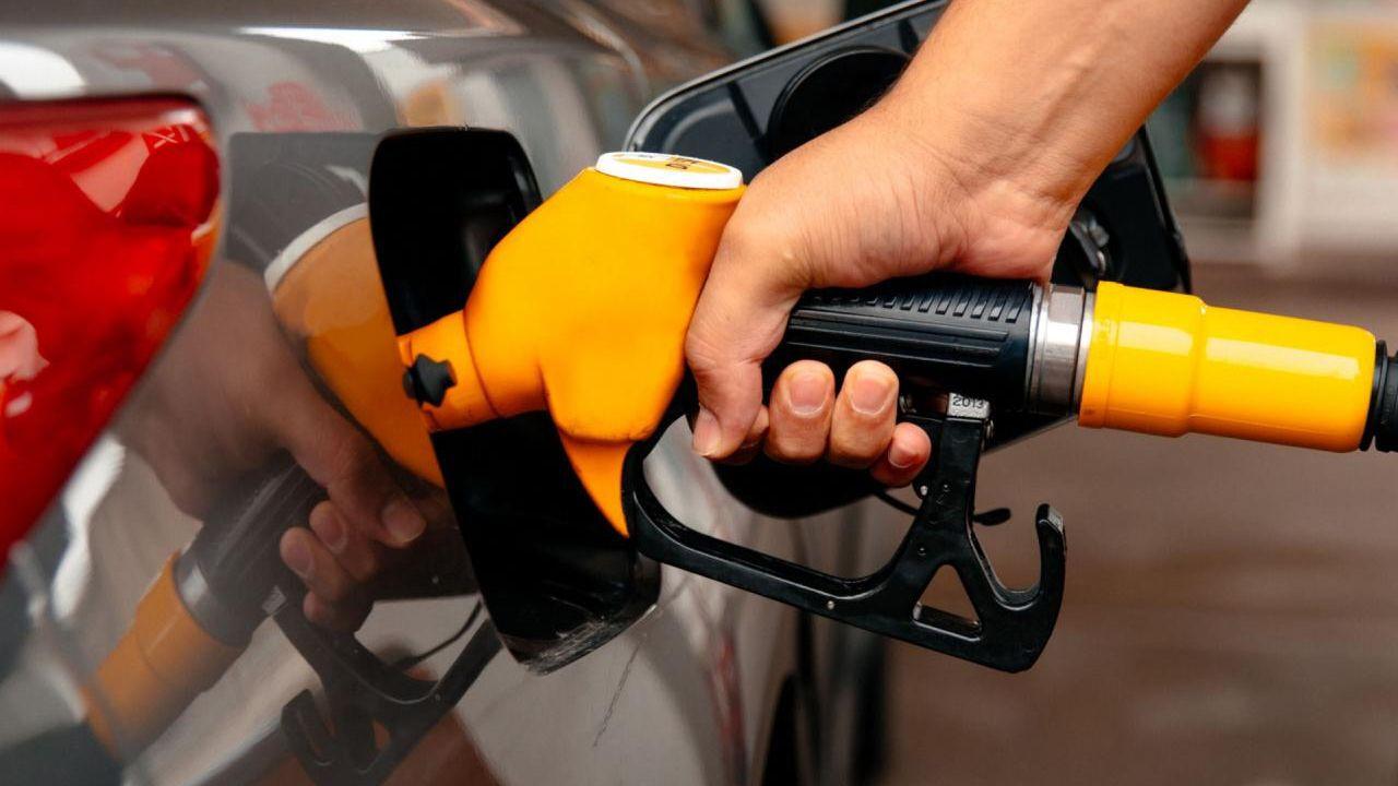 Araç sahipleri dikkat! Motorine zam geliyor Haber gorseli