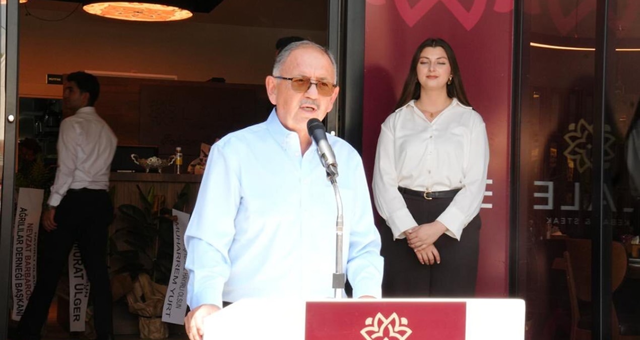 Eski Bakan’dan açılışını yaptığı restoranın sahibine: Etin kokusuna gelen fakiri geri çevirme Img